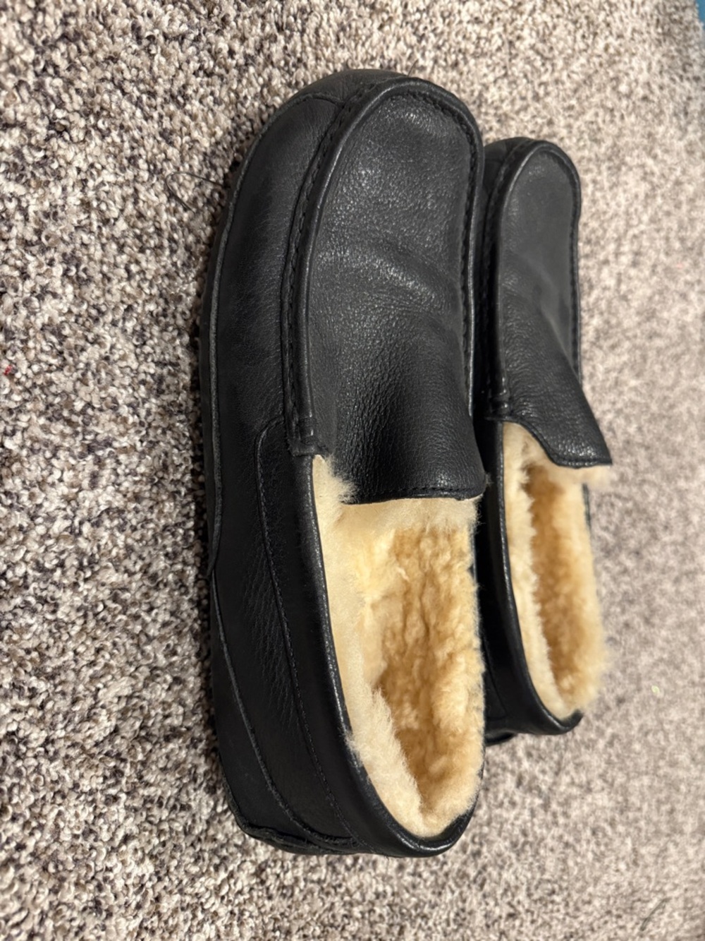UGG Men's Black Leather Slip-On Shearling-Lined Loafers - Picture 3 of 6